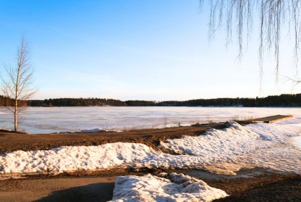Frozen Lake Ice Floating (3)