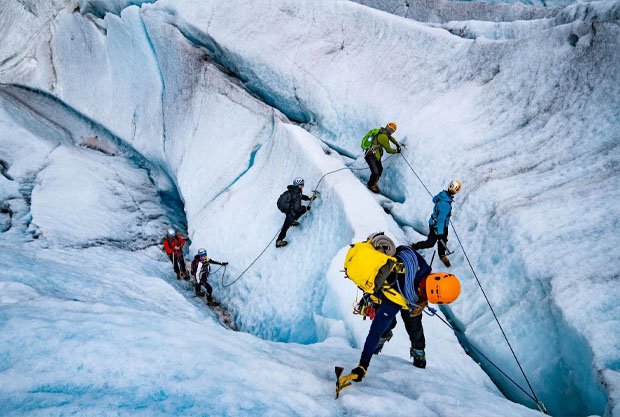 GLACIAR-HIKING-1