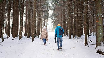 friends-having-fun-winter-season